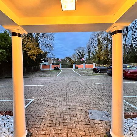 All Seasons Gatwick Guest House & Parking Horley Eksteriør bilde