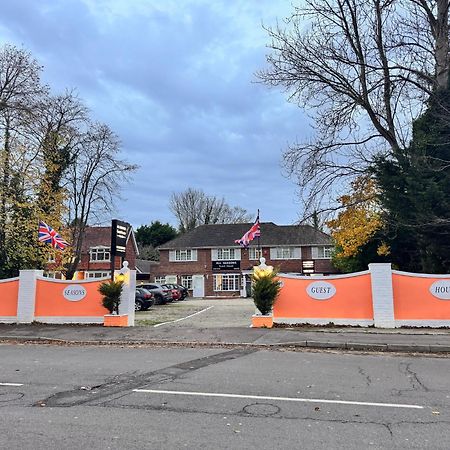 All Seasons Gatwick Guest House & Parking Horley Eksteriør bilde