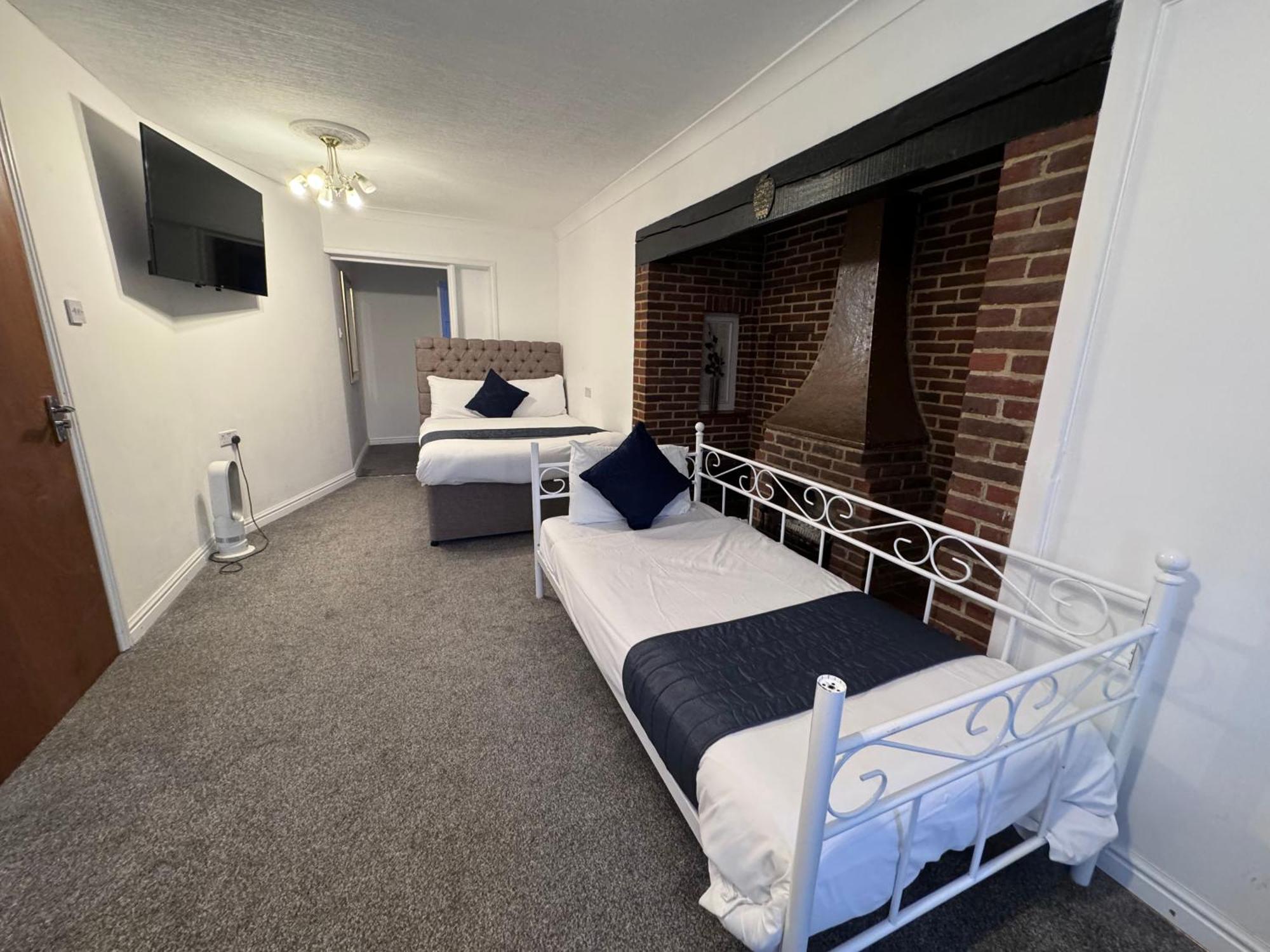 All Seasons Gatwick Guest House & Parking Horley Eksteriør bilde