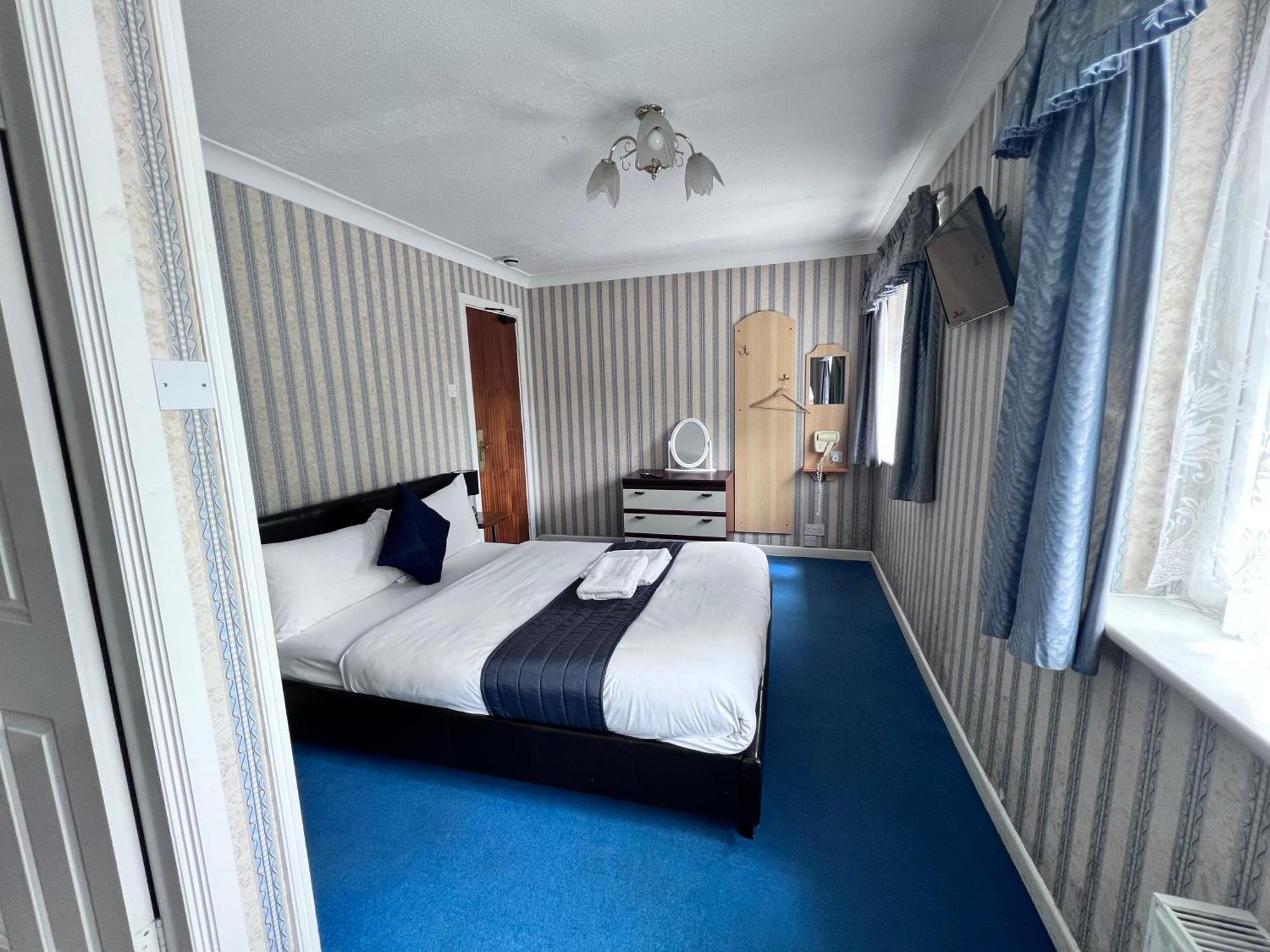 All Seasons Gatwick Guest House & Parking Horley Eksteriør bilde