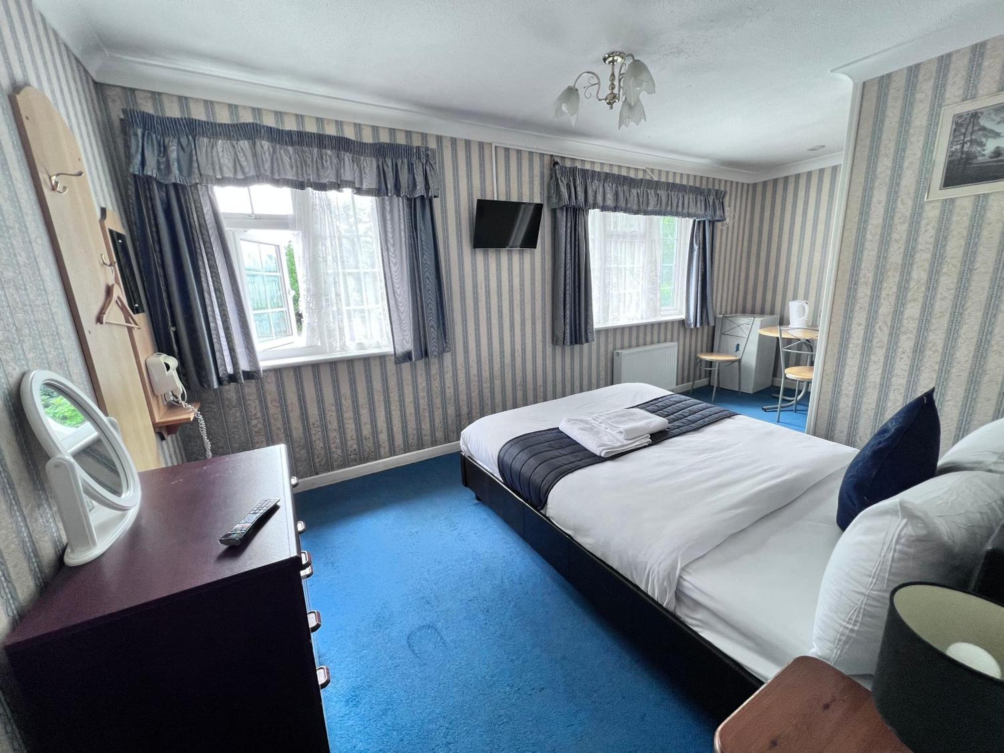 All Seasons Gatwick Guest House & Parking Horley Eksteriør bilde