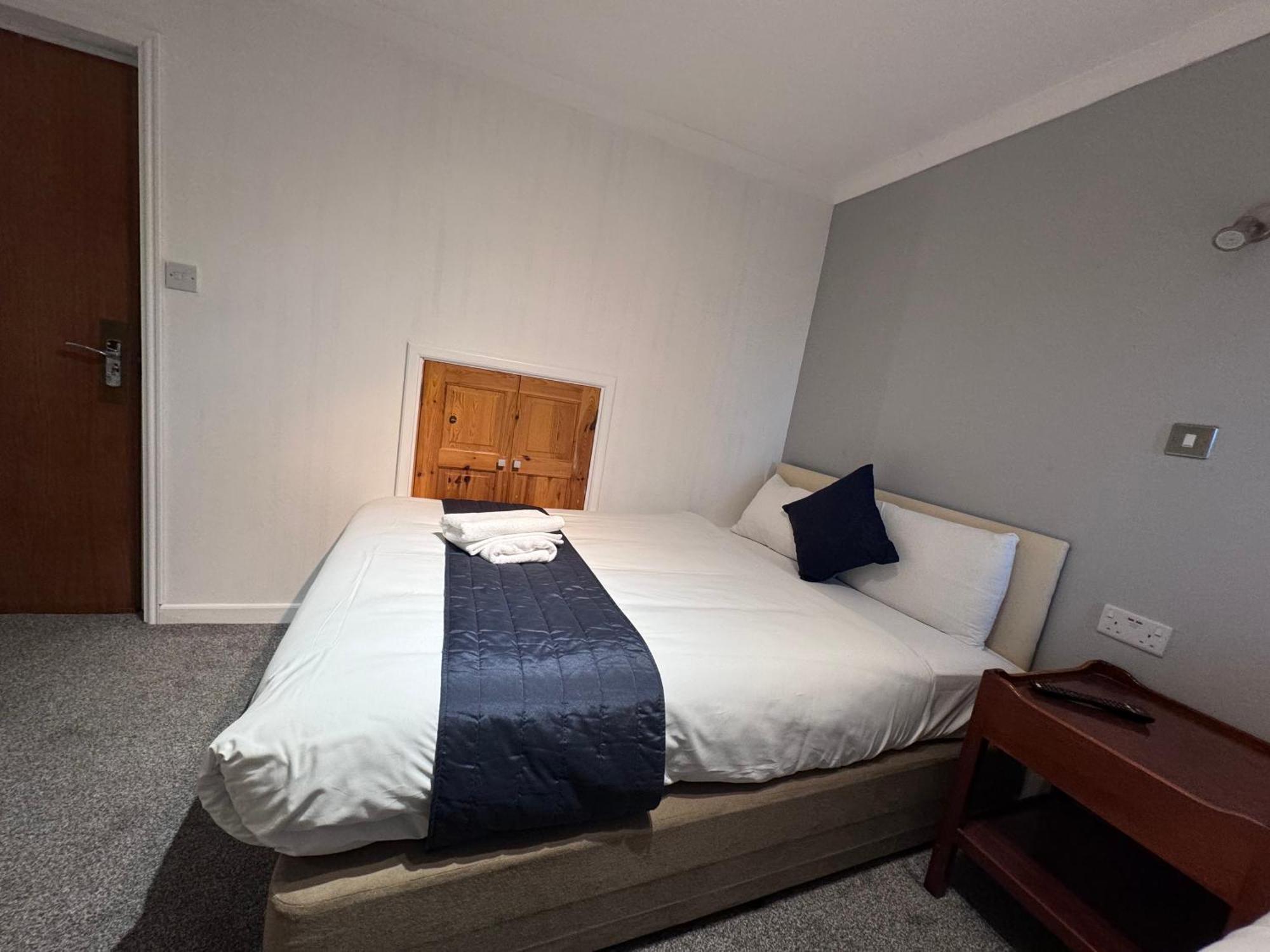 All Seasons Gatwick Guest House & Parking Horley Eksteriør bilde
