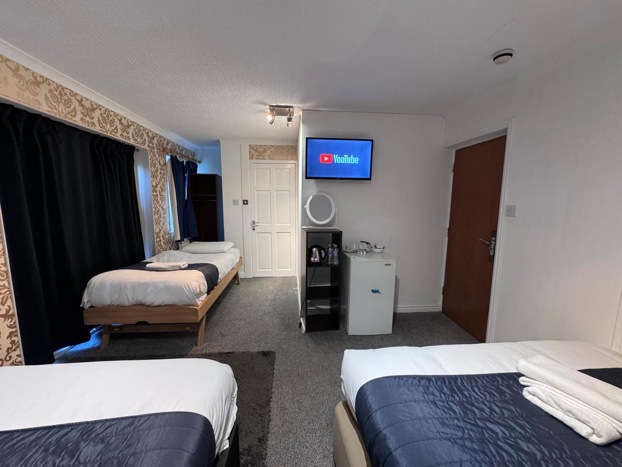All Seasons Gatwick Guest House & Parking Horley Eksteriør bilde
