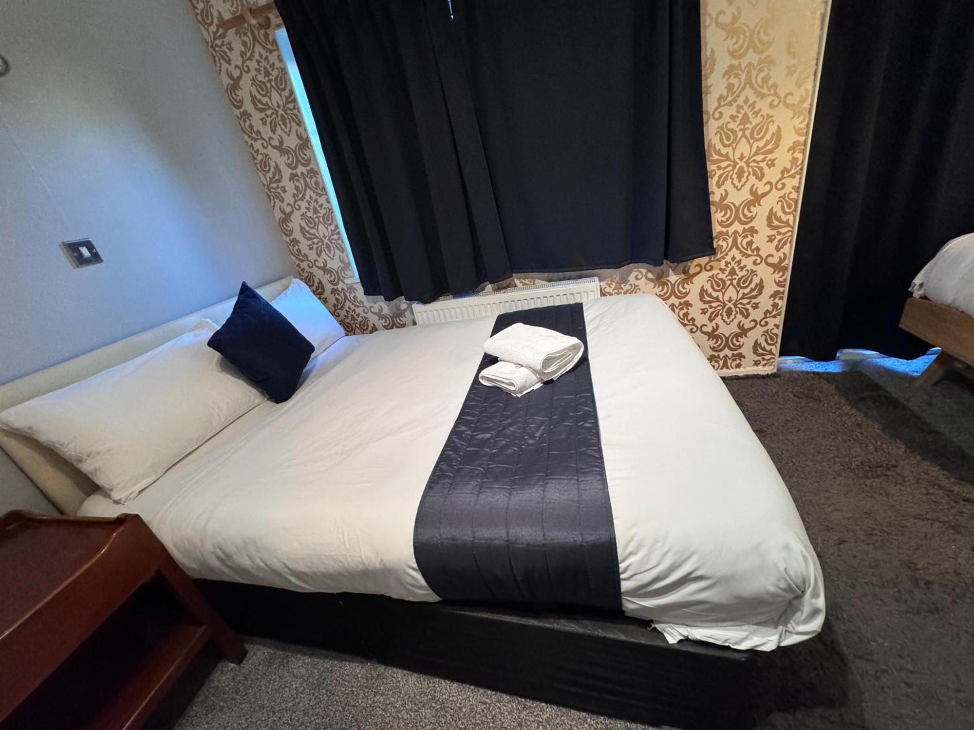 All Seasons Gatwick Guest House & Parking Horley Eksteriør bilde