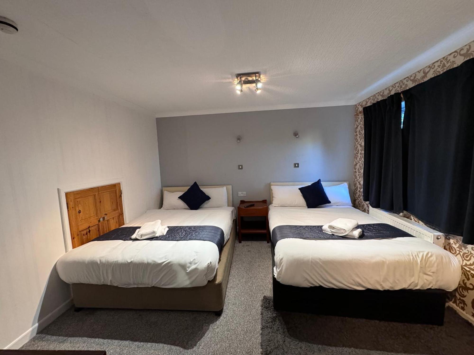 All Seasons Gatwick Guest House & Parking Horley Eksteriør bilde