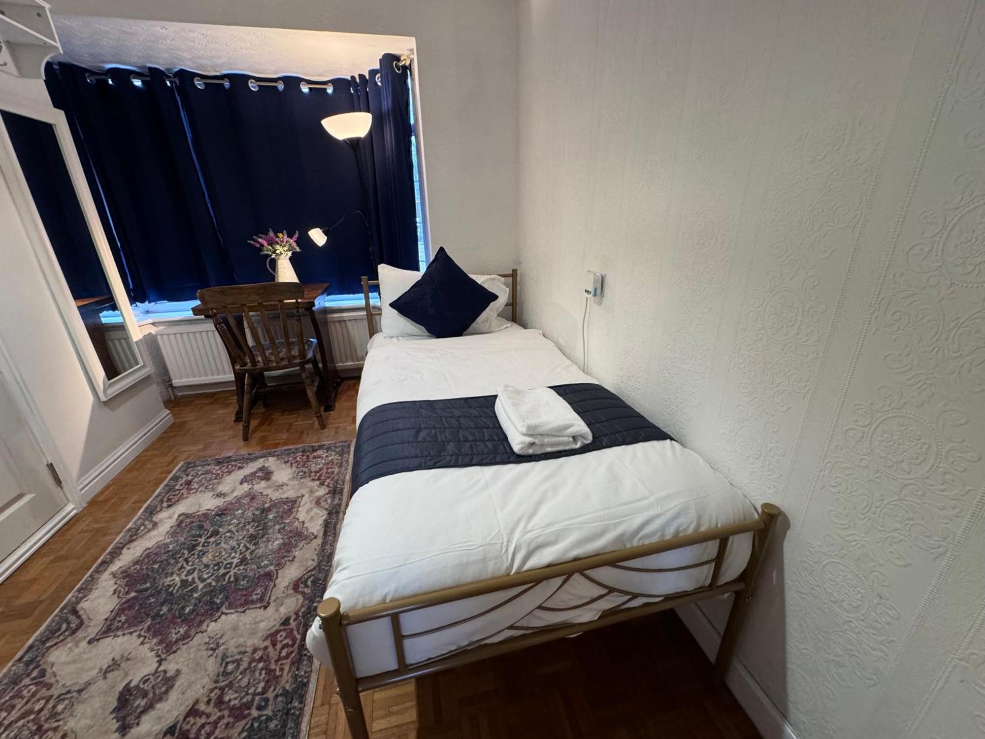 All Seasons Gatwick Guest House & Parking Horley Eksteriør bilde