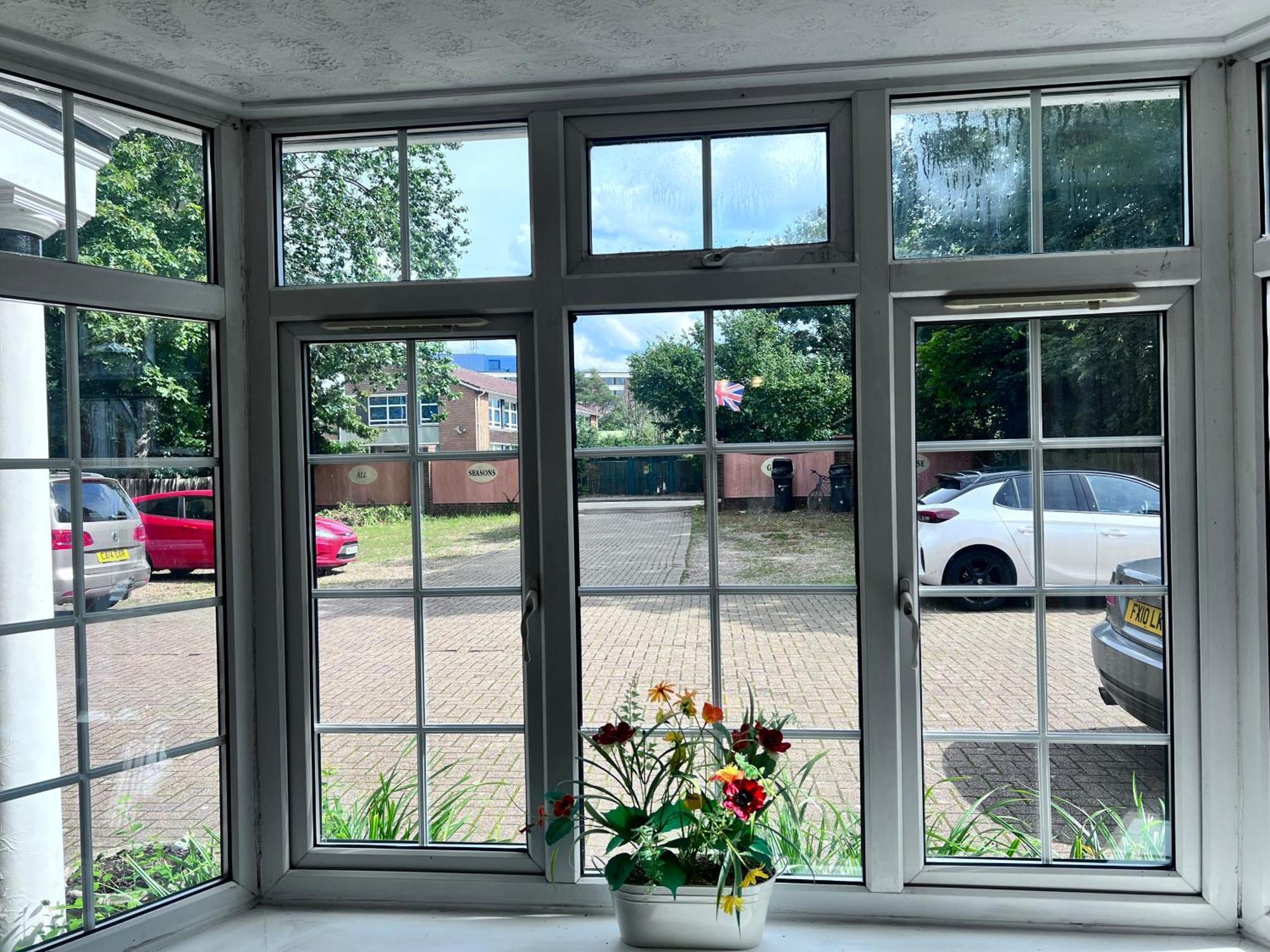 All Seasons Gatwick Guest House & Parking Horley Eksteriør bilde