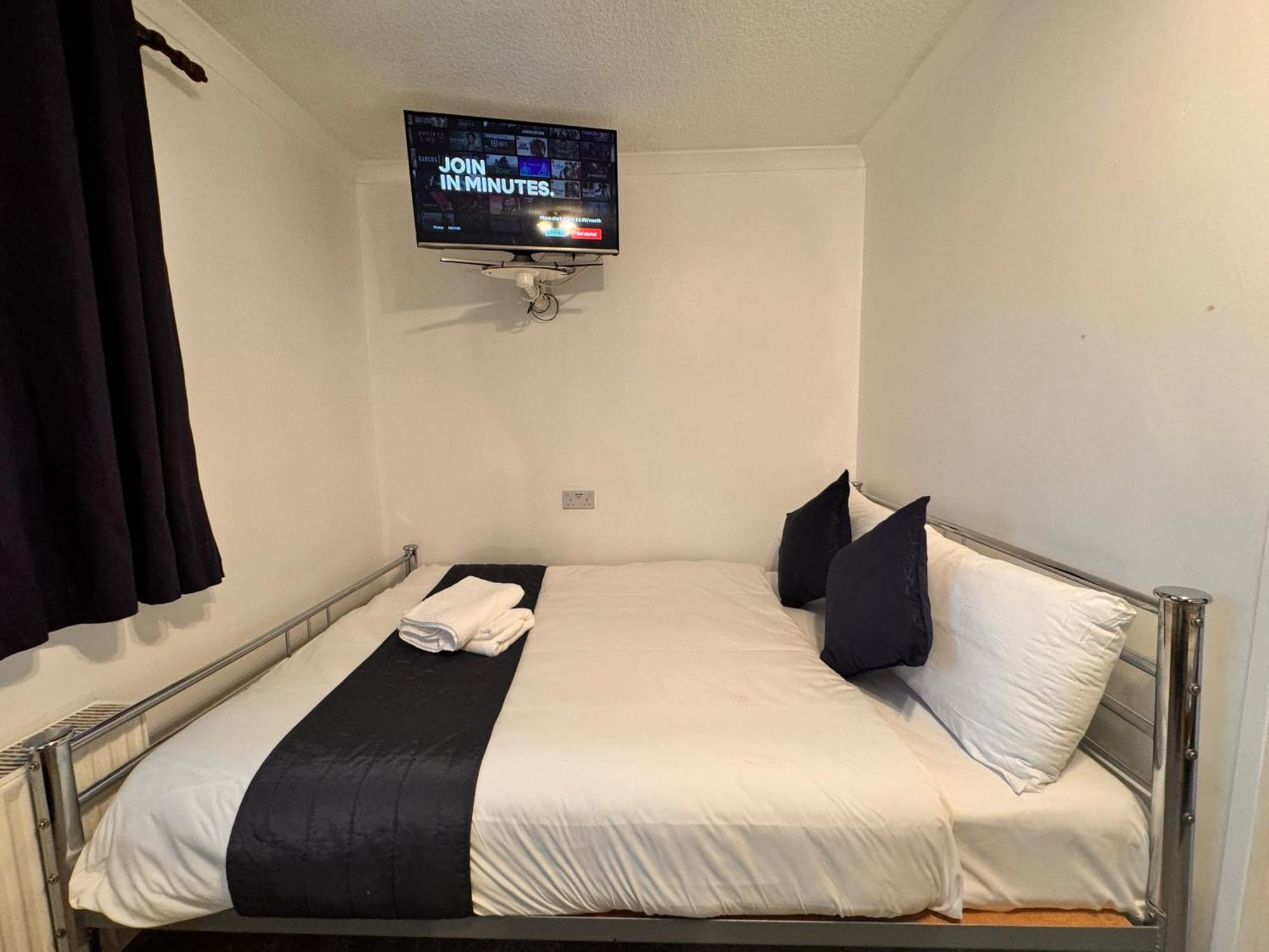 All Seasons Gatwick Guest House & Parking Horley Eksteriør bilde