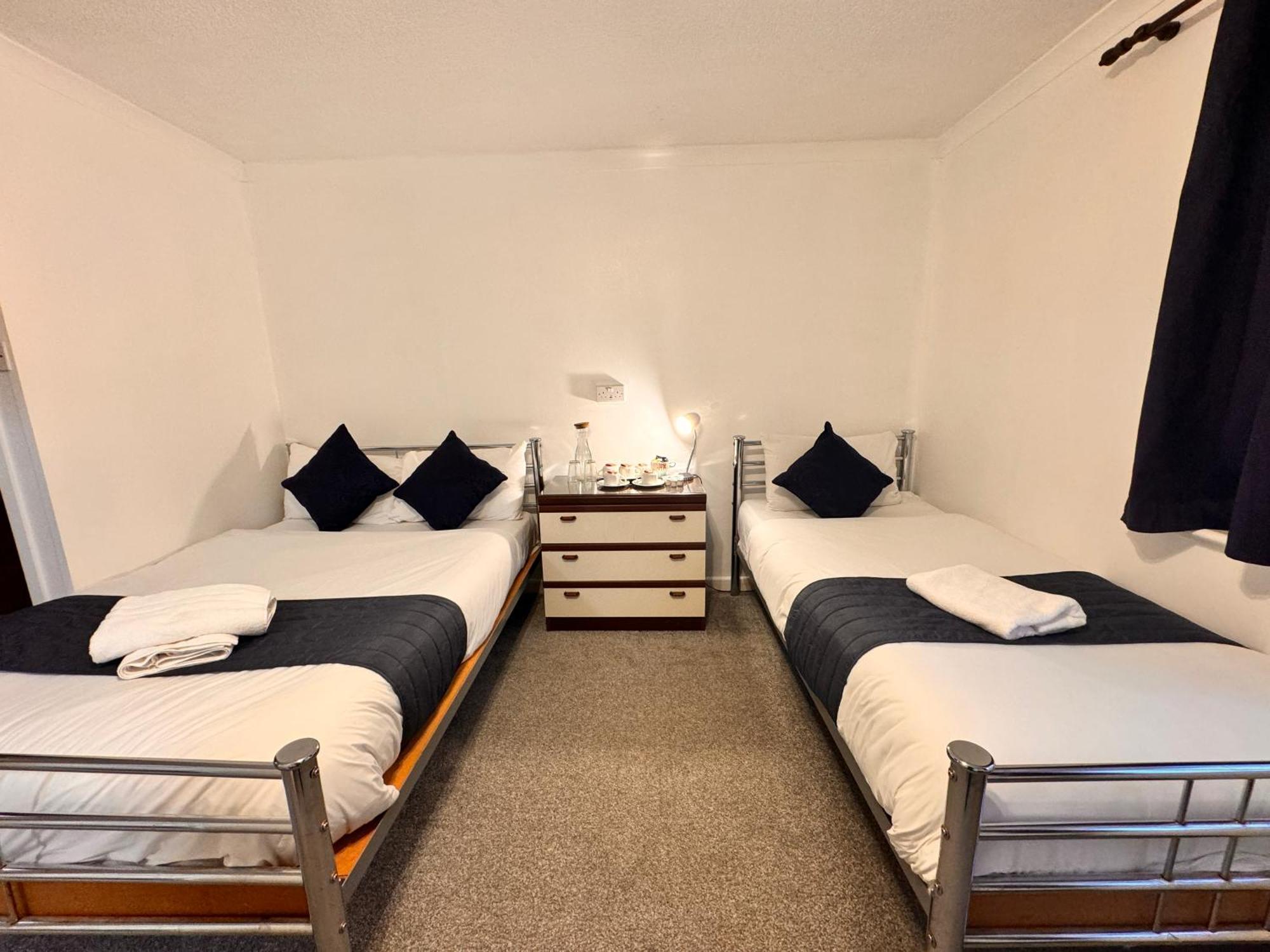 All Seasons Gatwick Guest House & Parking Horley Eksteriør bilde