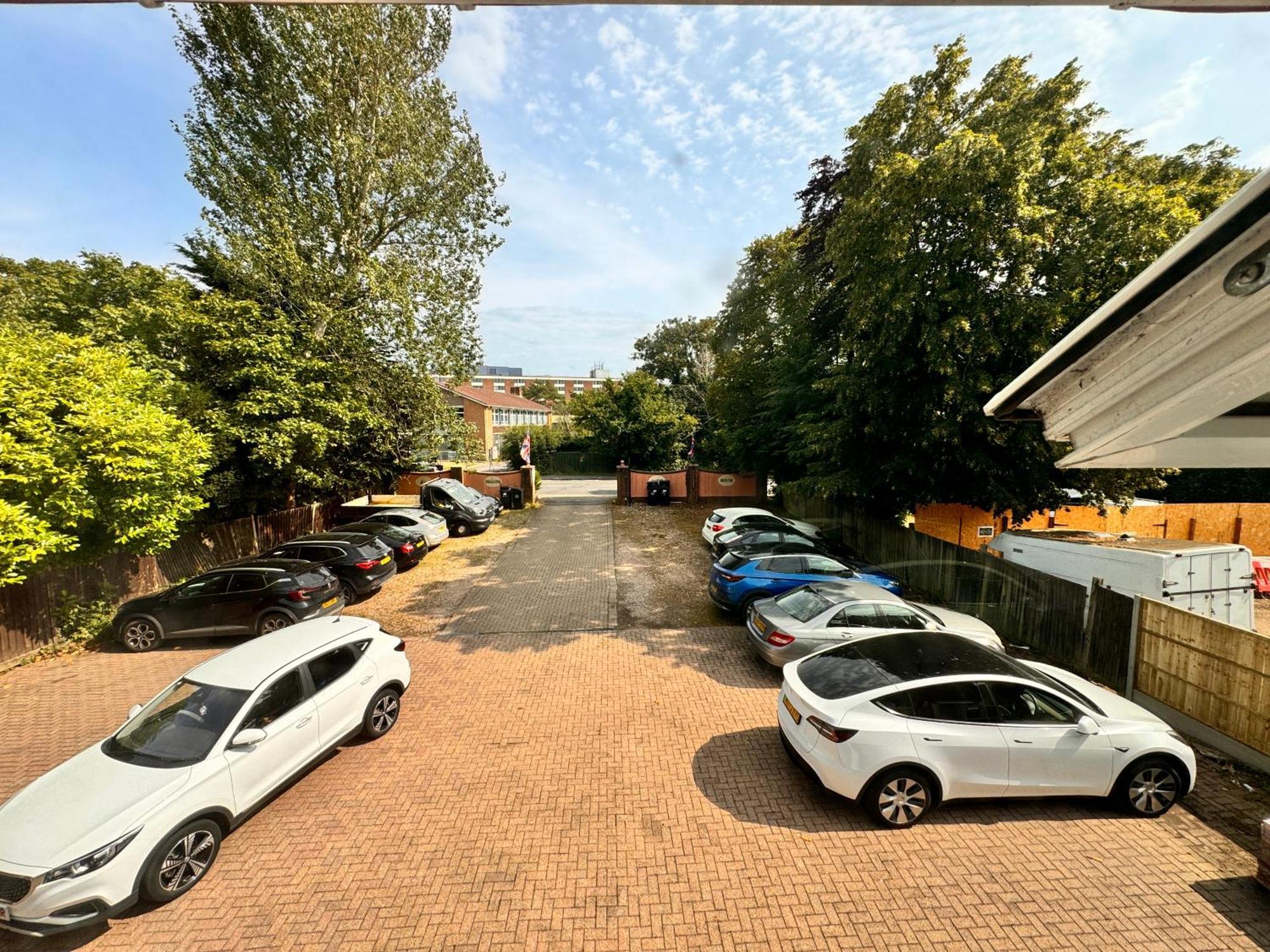All Seasons Gatwick Guest House & Parking Horley Eksteriør bilde