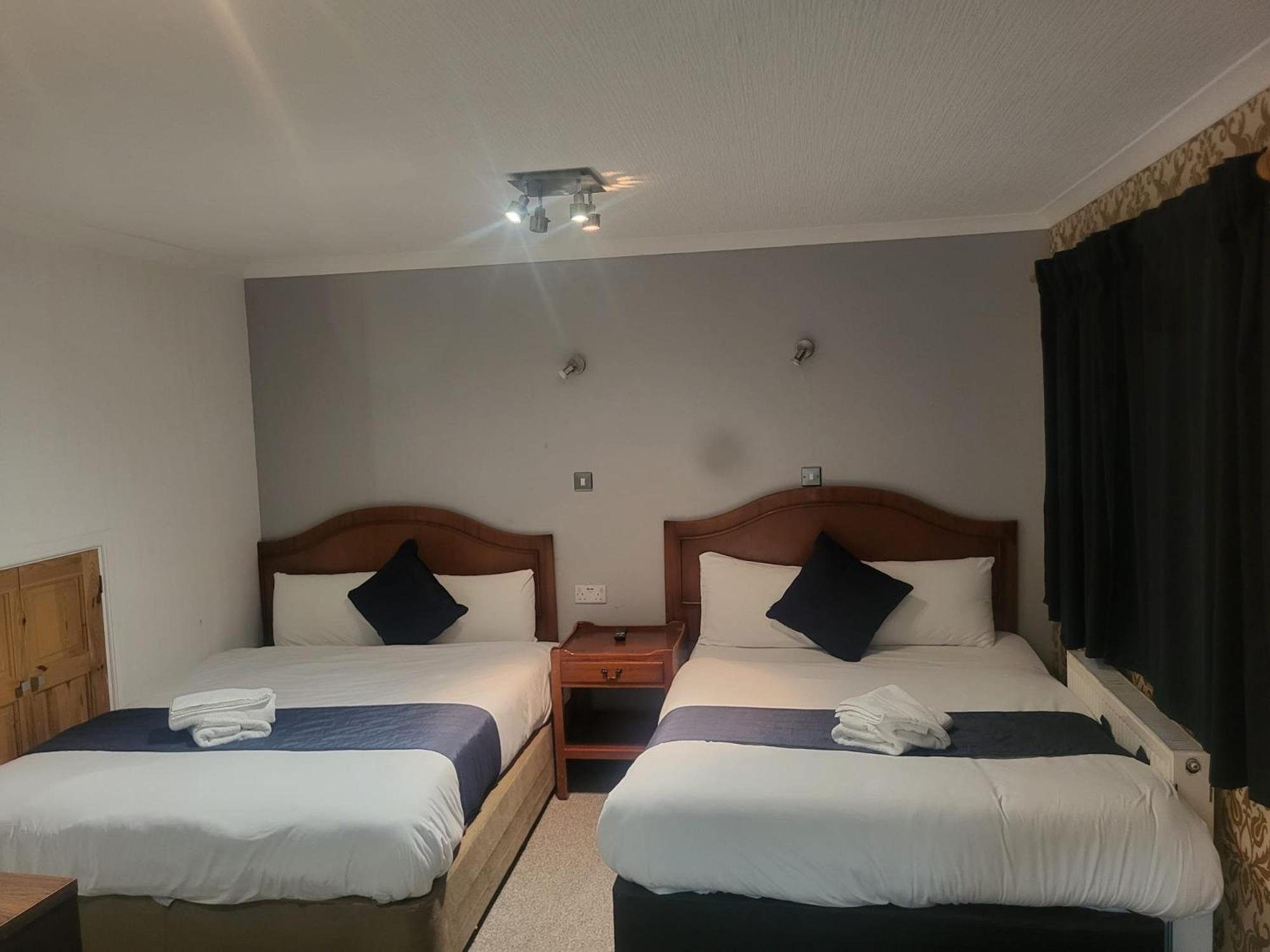 All Seasons Gatwick Guest House & Parking Horley Eksteriør bilde