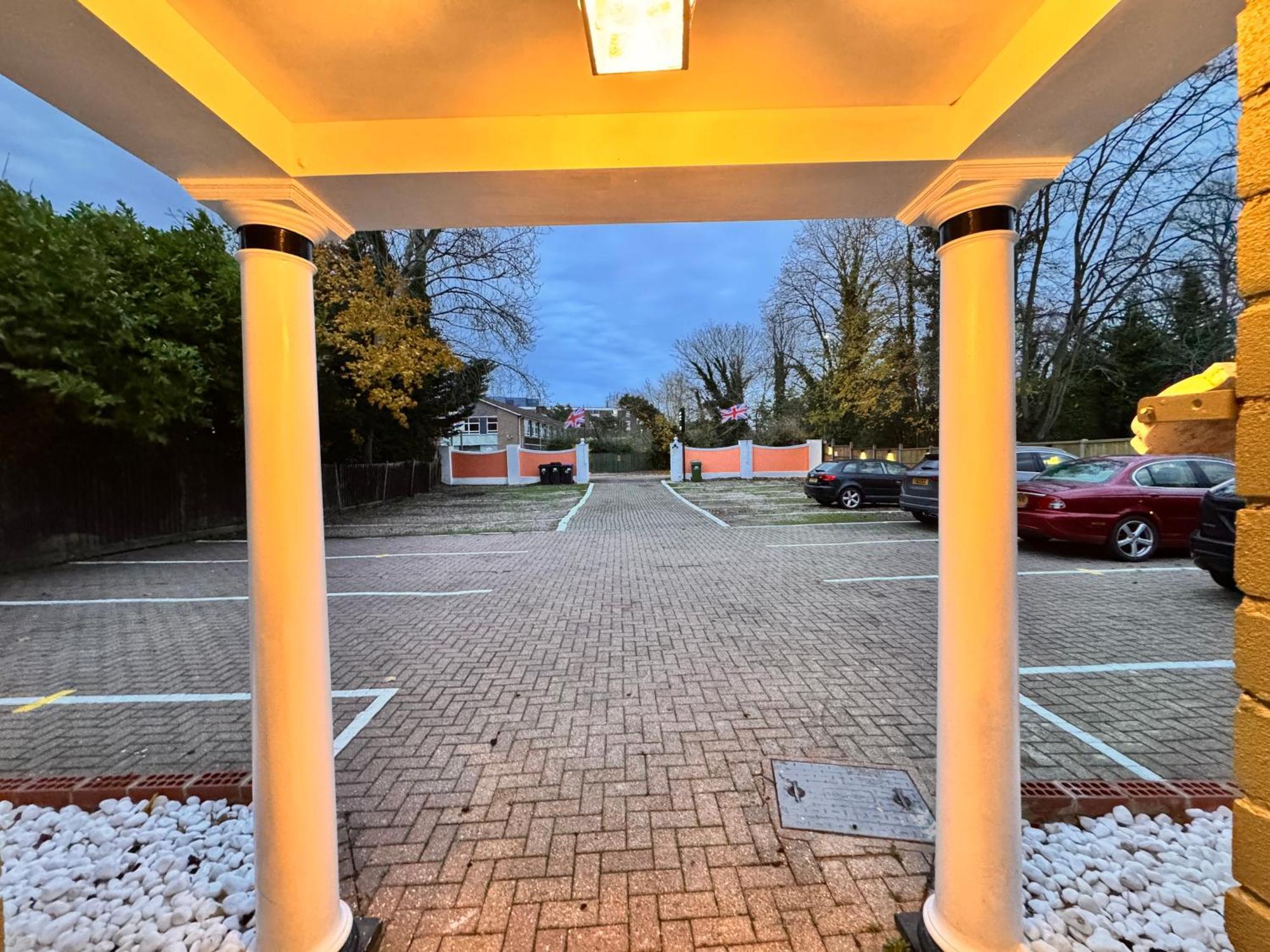 All Seasons Gatwick Guest House & Parking Horley Eksteriør bilde