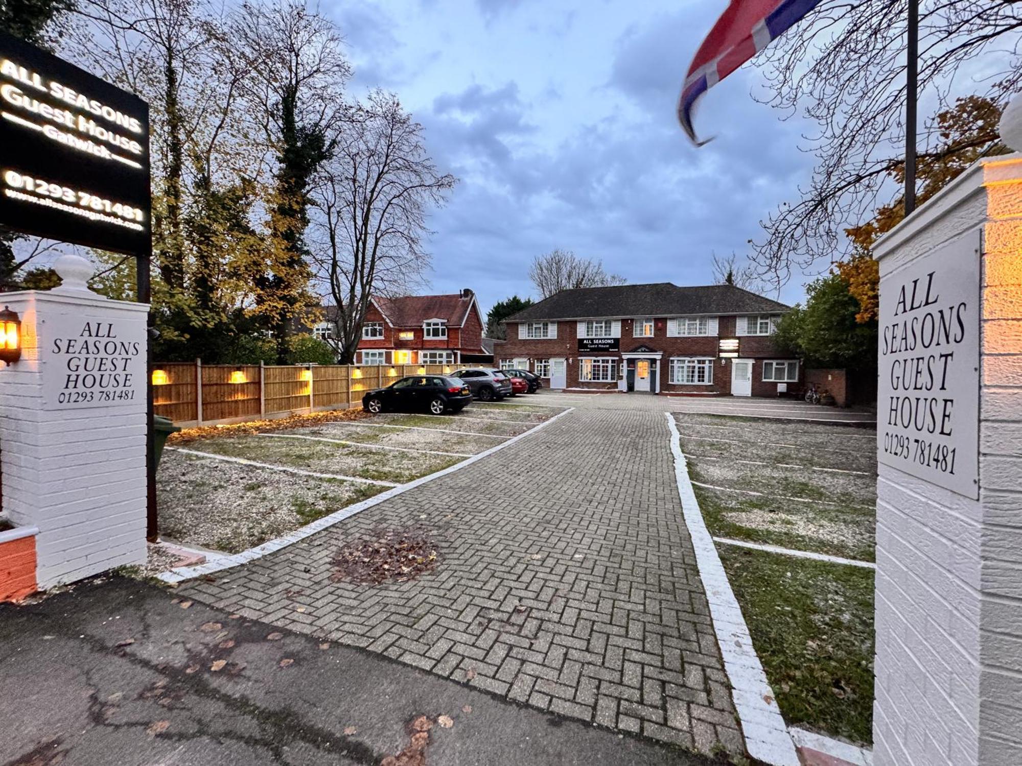 All Seasons Gatwick Guest House & Parking Horley Eksteriør bilde